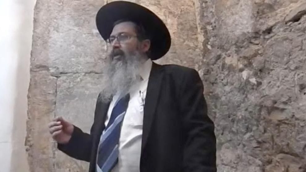 Le rabbin Daniel Asor affirme qu’un «gouvernement mondial malveillant» est derrière les campagnes de vaccination.