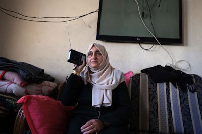 À Gaza, les radios à piles connaissent un véritable boom