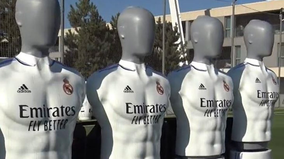 Pourquoi les stars du Real Madrid portent-elles des masques futuristes à l' entraînement ?