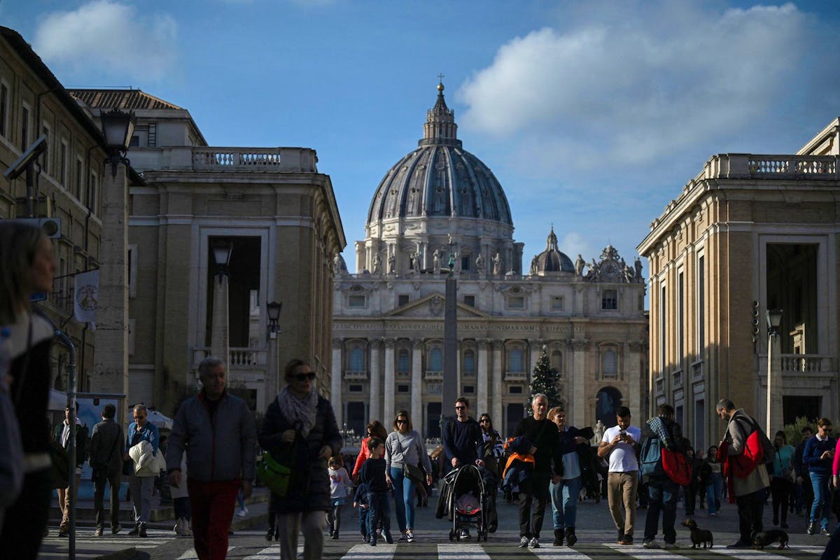 Jugés en seconde instance devant la Cour d’appel de la Cité du Vatican, les faits ont été requalifiés en corruption de mineur.