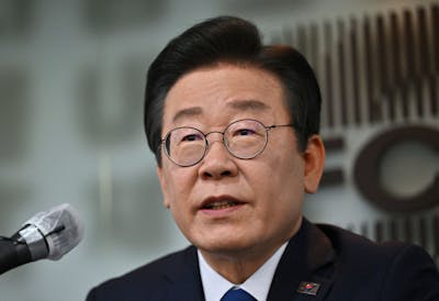 Un dirigeant d'opposition poignardé en Corée du Sud