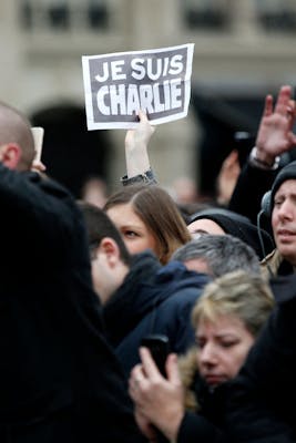«Je suis Charlie», slogan improvisé et cri de ralliement mondial