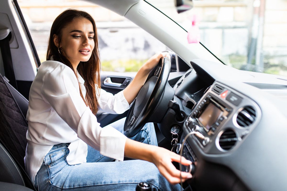 Autoradio: Die Songs, die Autofahrer am meisten vom Verkehr ablenken - 20  Minuten