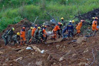 Le bilan des glissements de terrain s'alourdit à 36 morts