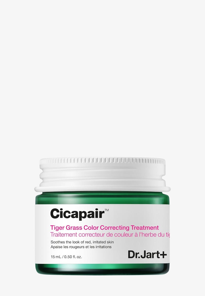 <strong></noscript>She fights against redness with this cream:</strong> Cicapair by Dr.  <a target=