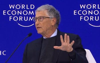 Bill Gates, le «paria» du Covid-19, de retour à Davos