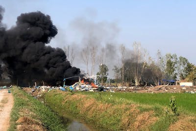 Une usine pyrotechnique explose: 18 morts