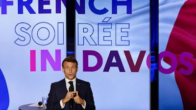 Macron appelle l'Europe à s'armer face à l'accélération du monde