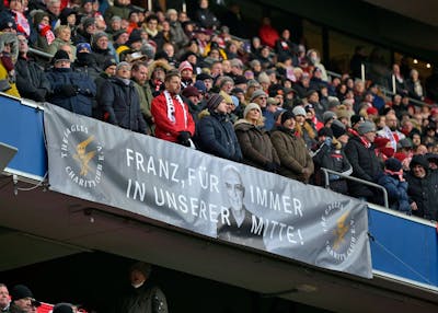 Un dernier hommage à Franz Beckenbauer à l'Allianz Arena