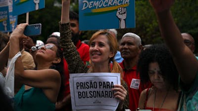 Un réseau d'espionnage éclabousse Jair Bolsonaro