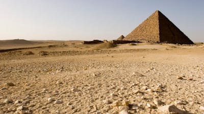 «Projet du siècle» ou «absurdité»: une pyramide crée la polémique