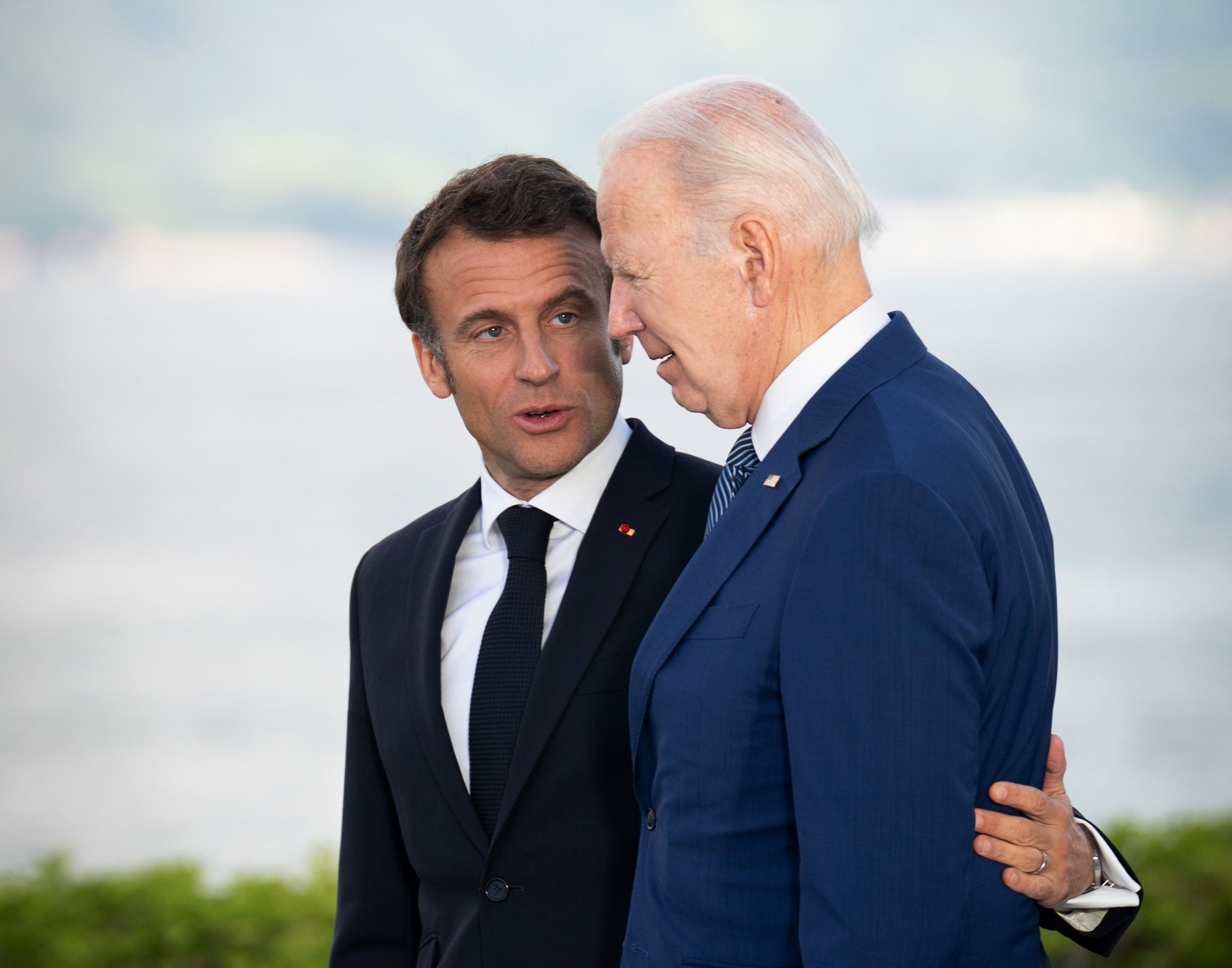 Cancer de Charles III: Macron en pensée avec le roi, Biden se fait du souci