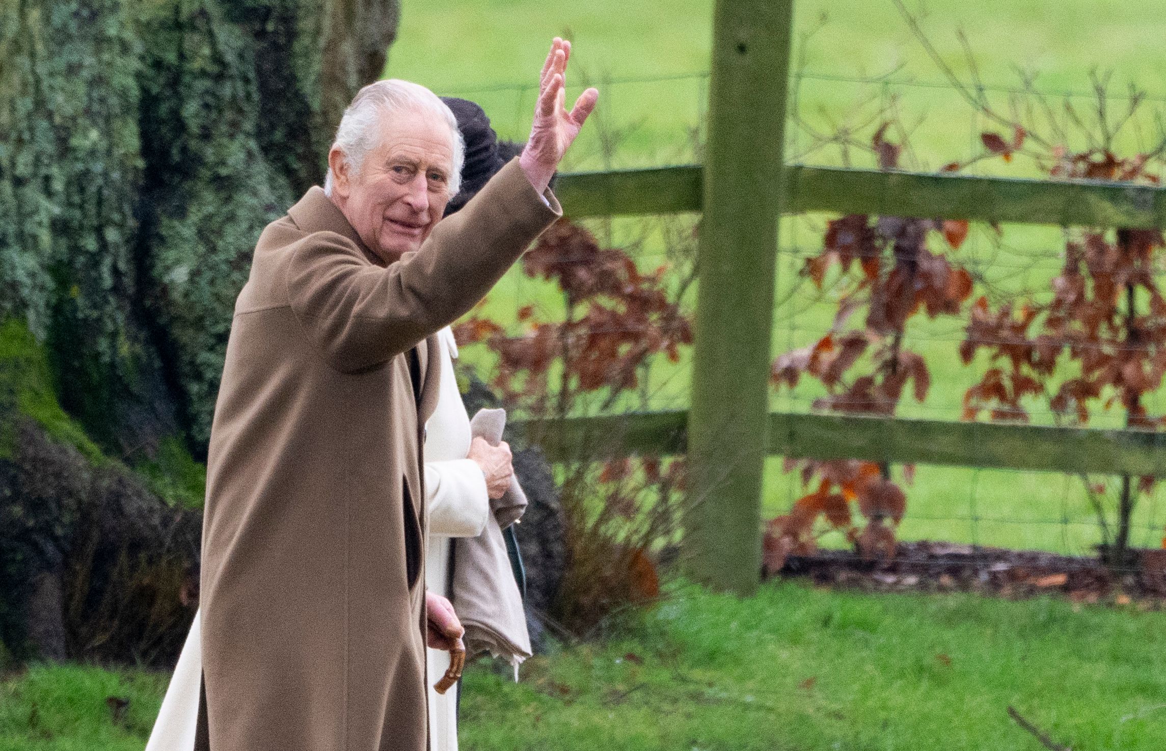 Charles III souriant avec Camilla: sa première sortie depuis l'annonce de son cancer