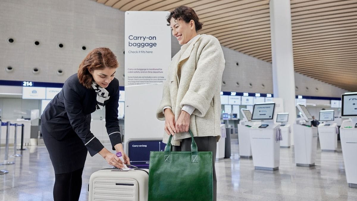 By collecting data on the weight of passengers and their hand luggage, the airline determines its own average values.