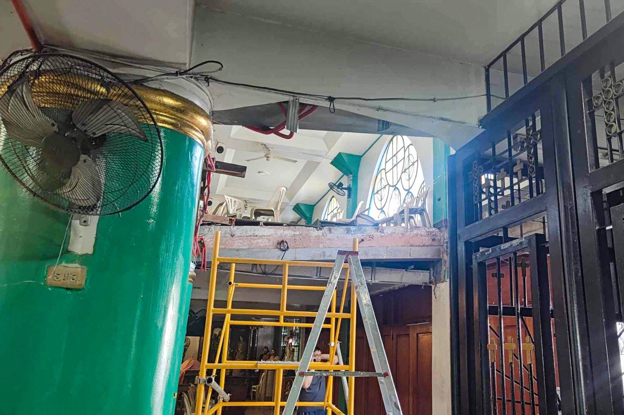 Le balcon d'une église s'effondre: 54 blessés