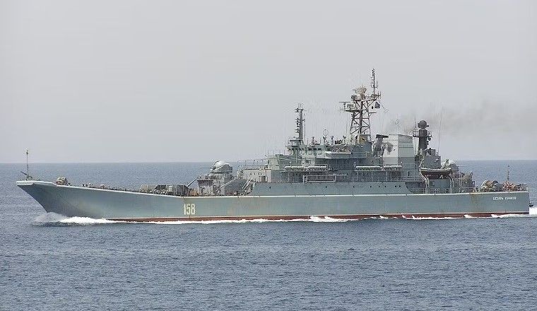 L'Ukraine affirme avoir détruit un navire de guerre russe au large de la Crimée