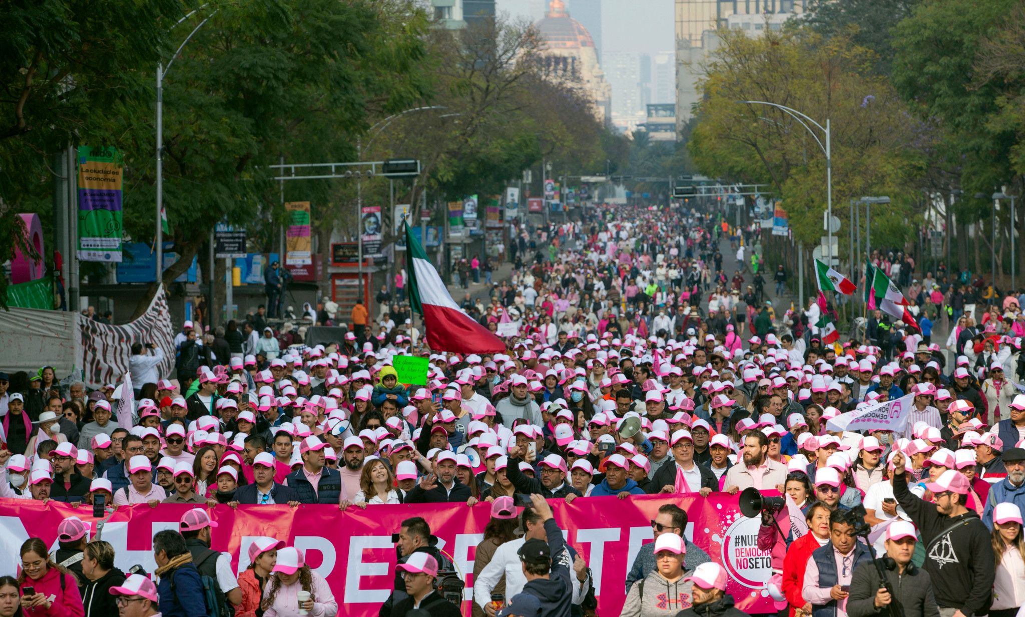 Grande manifestation pour la défense de la «démocratie» à Mexico