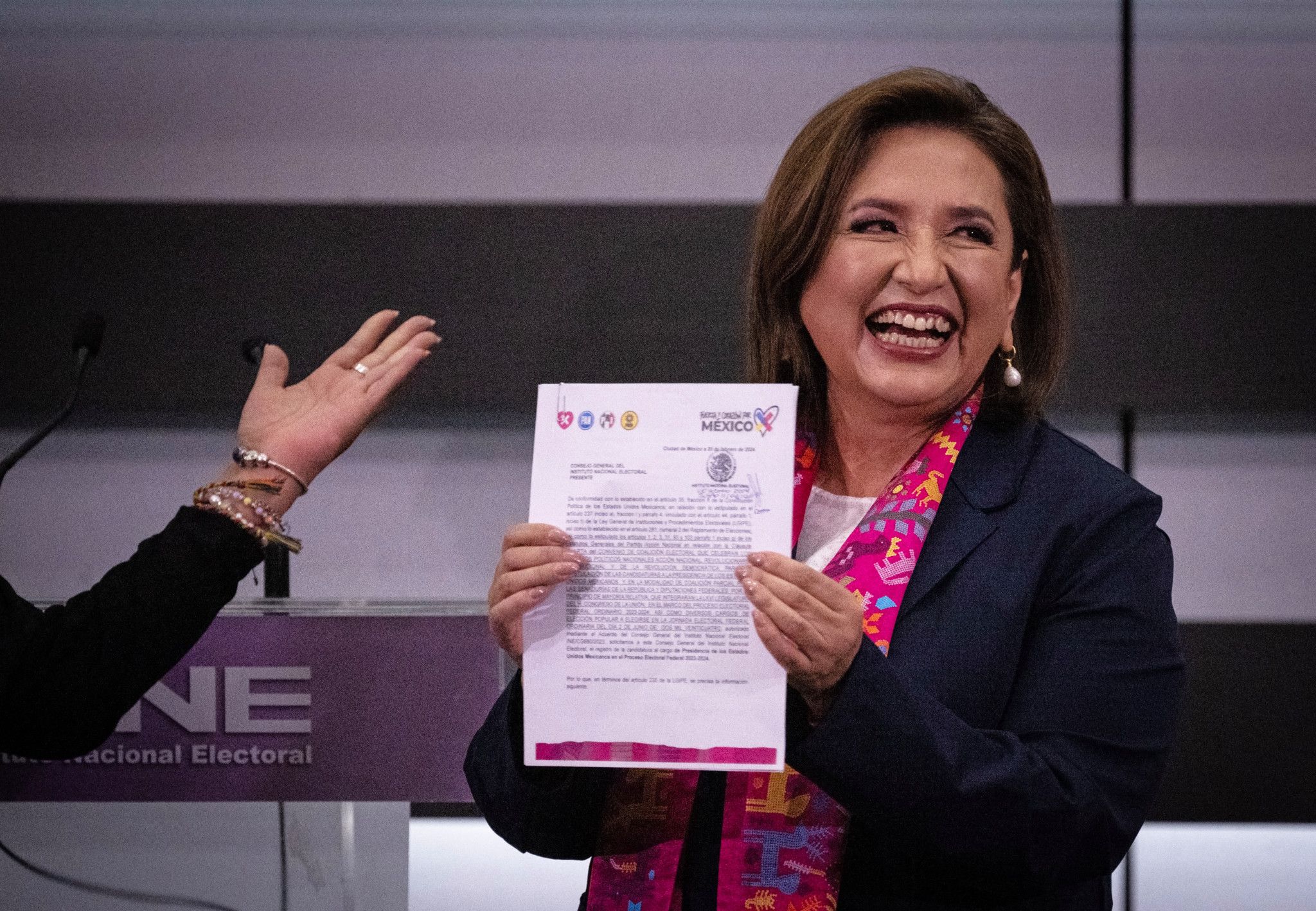 Candidate, Galvez dénonce les «instincts autoritaires» du président