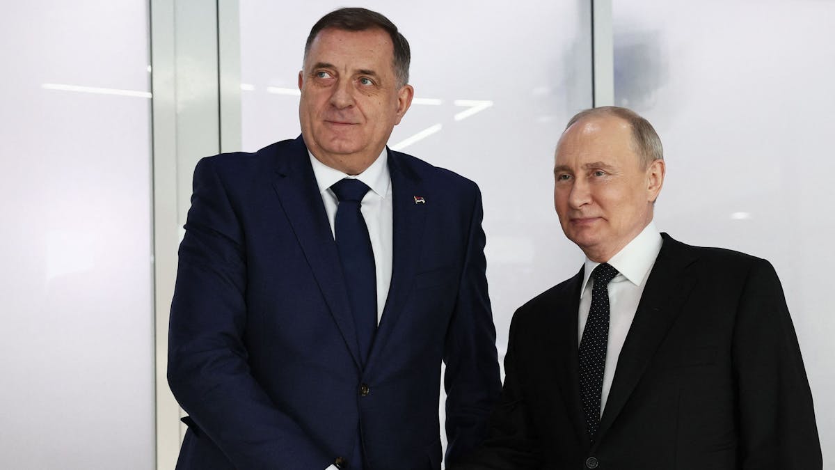 Chef des Serbes de Bosnie décoré par Poutine à Kazan: refus de l’adhésion à l’Otan