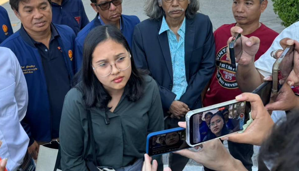 Schwitzender Schweizer greift Thailänderin auf Treppe an