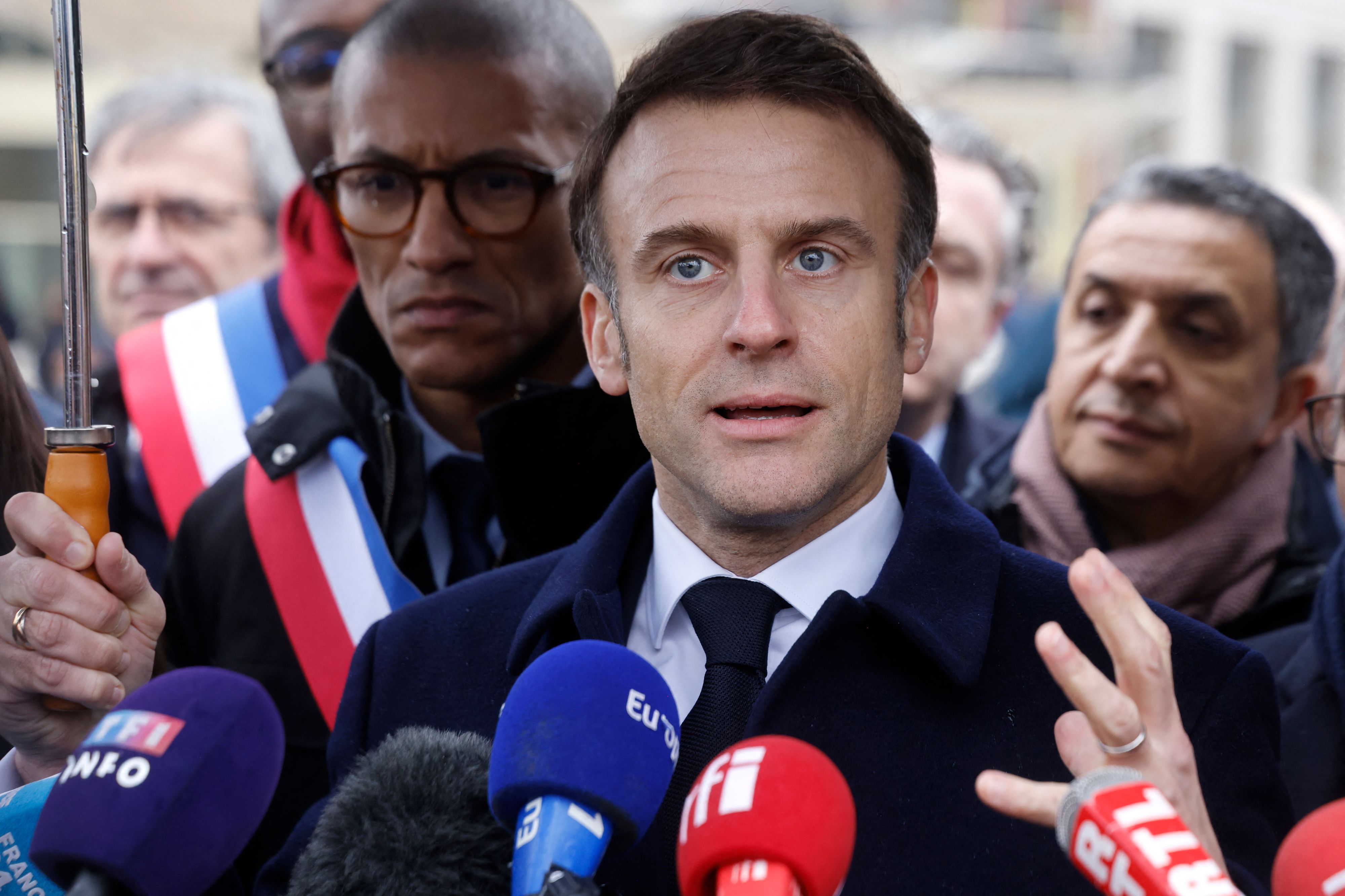 Macron jure qu'il ira se baigner dans la Seine