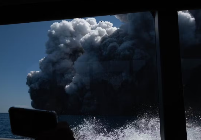 Tödlicher Vulkanausbruch: Touranbieter müssen zahlen