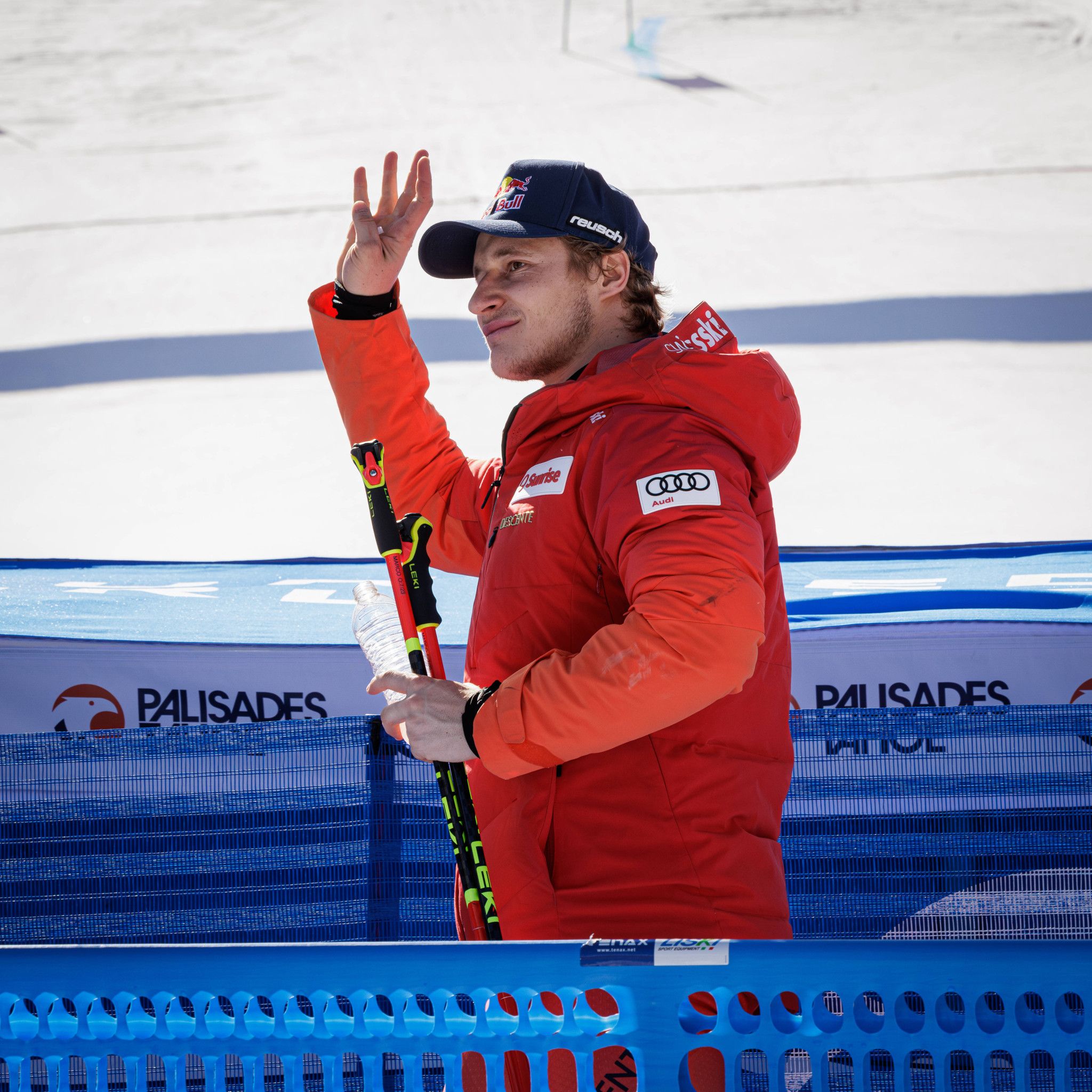 En patron, Marco Odermatt domine la première manche à Aspen
