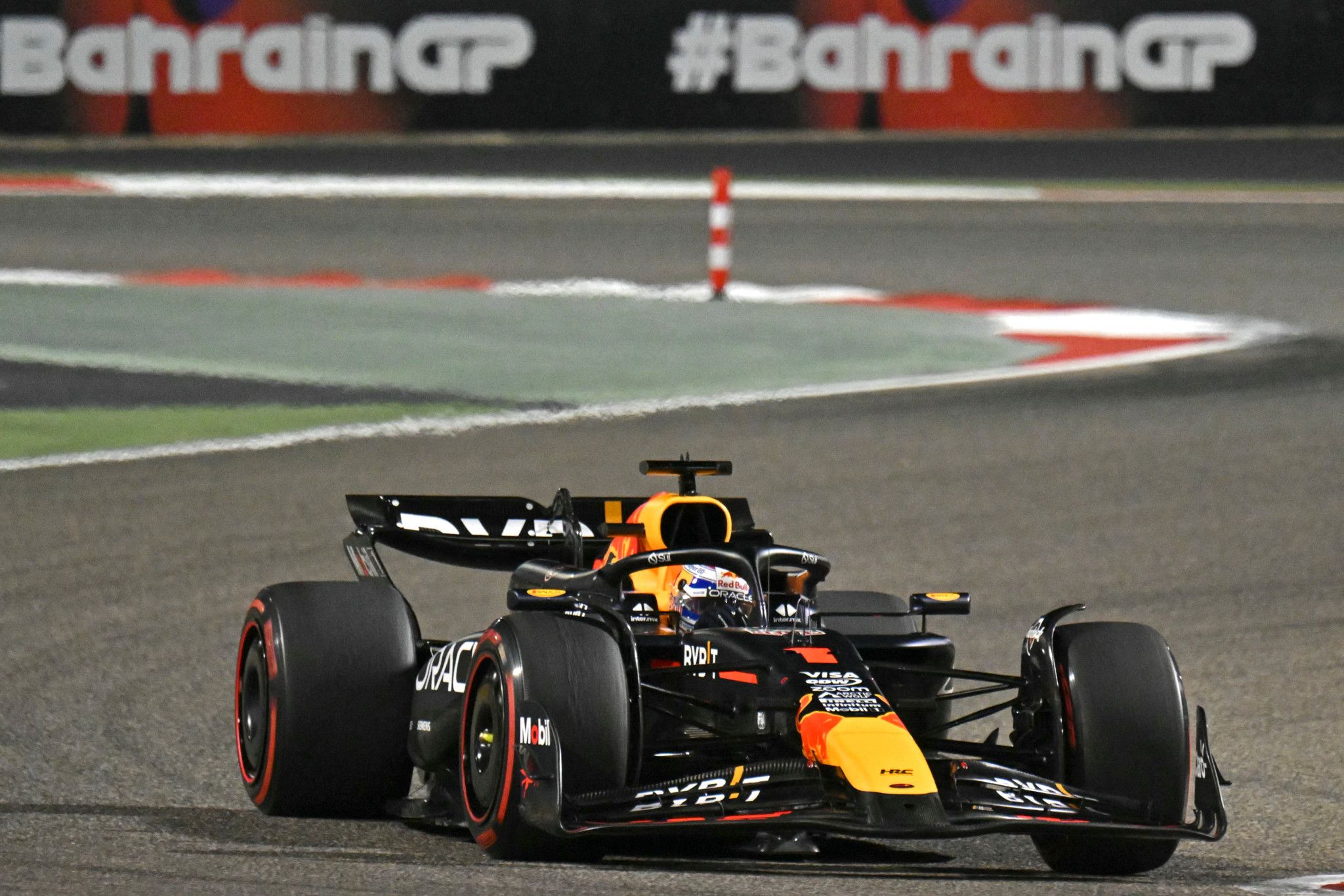 Max Verstappen ouvre la saison par une victoire à Bahreïn