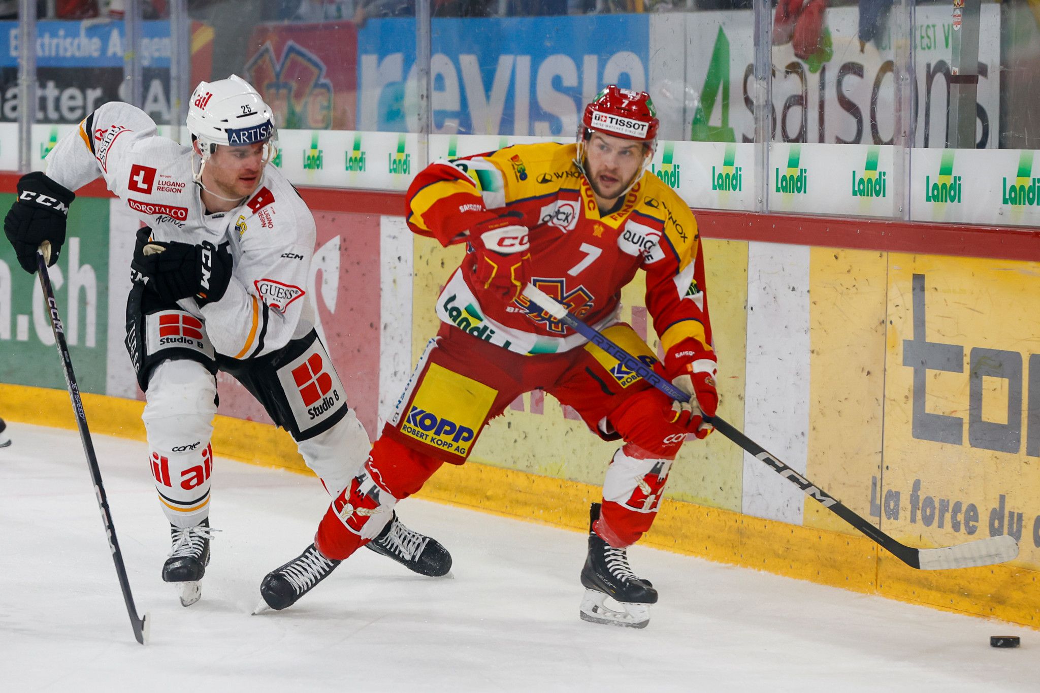 Le HC Bienne bat Lugano et continue d'espérer