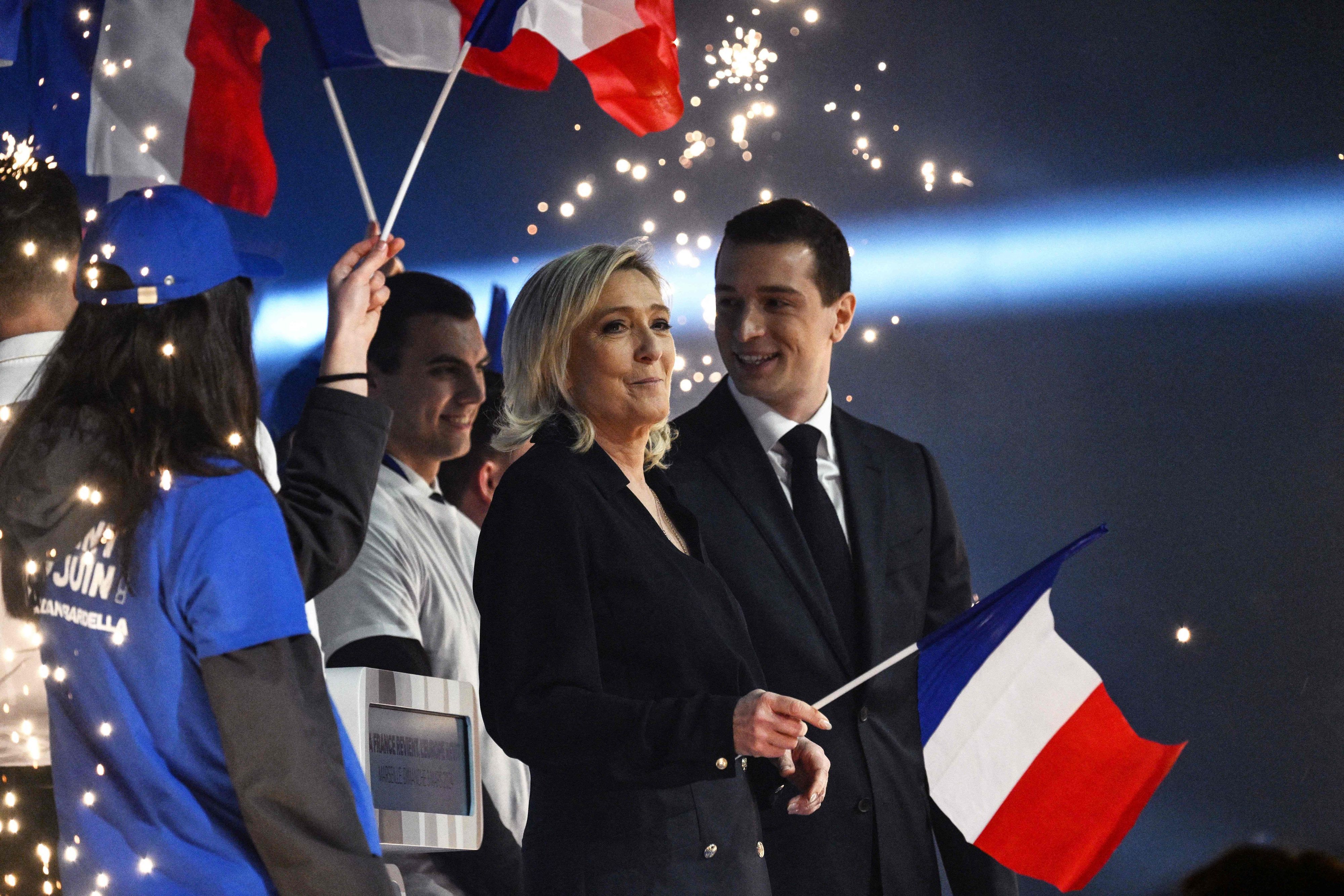 Le parti d'extrême droite RN est largement favori en France