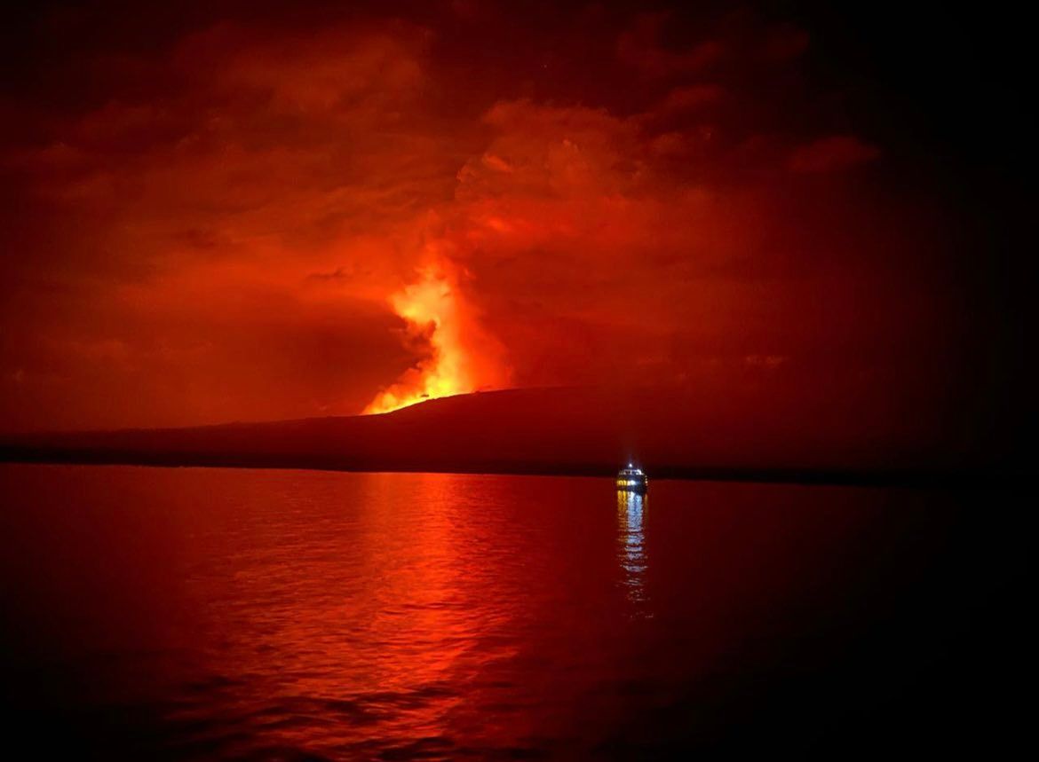 Un volcan entre en éruption sur une île inhabitée des Galapagos