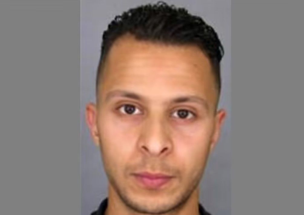 Attentats de Paris: Salah Abdeslam conteste son isolement en prison