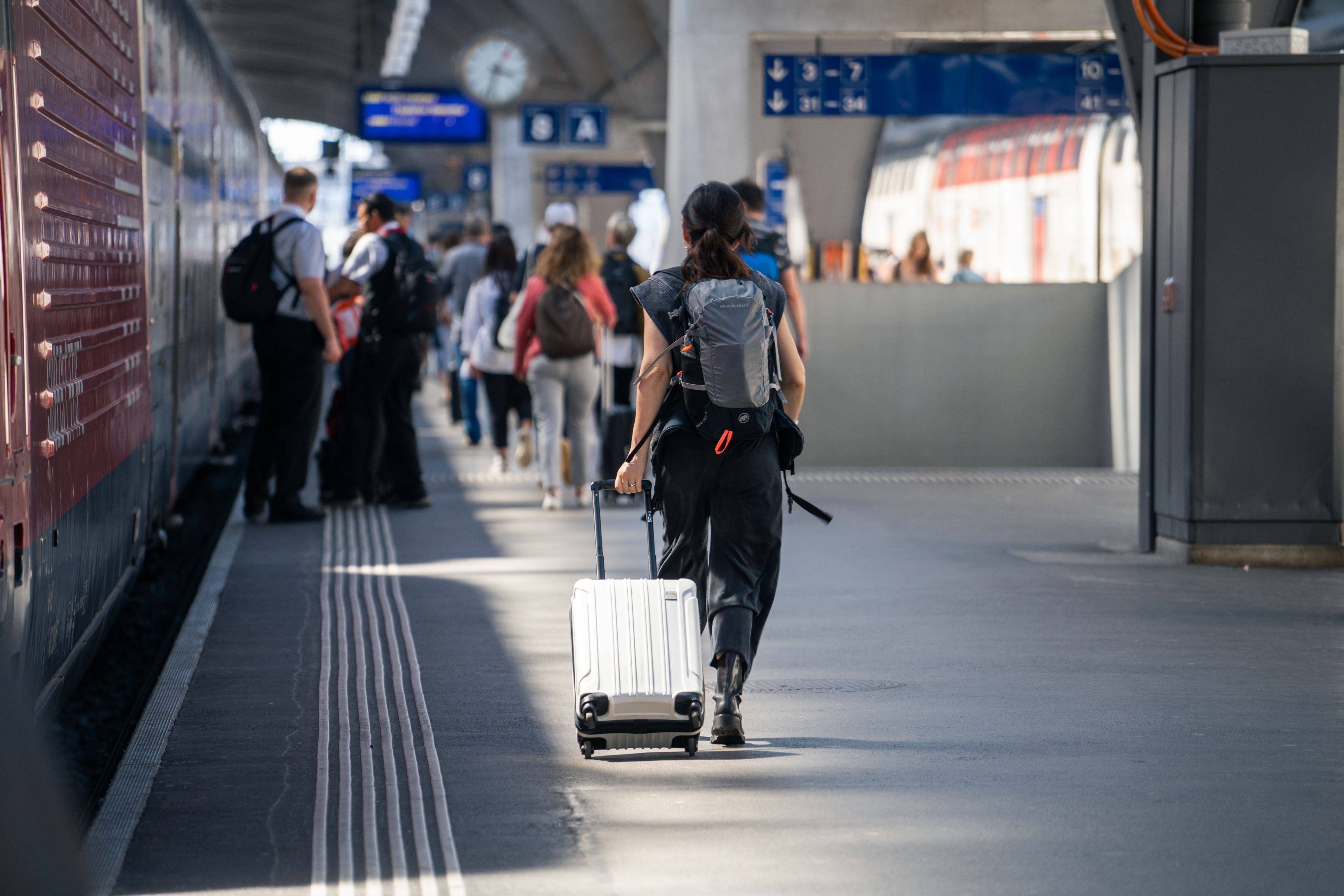 Touristen sorgen in Schweizer Zügen für Gepäckchaos