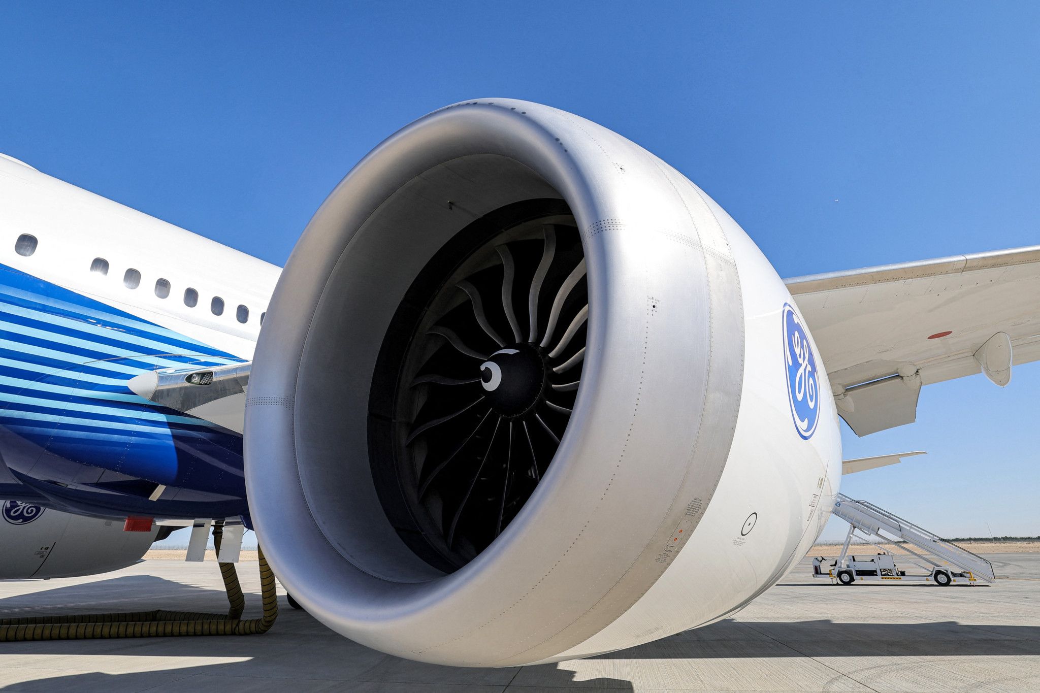 Un Boeing 777 atterrit en urgence après avoir perdu un pneu