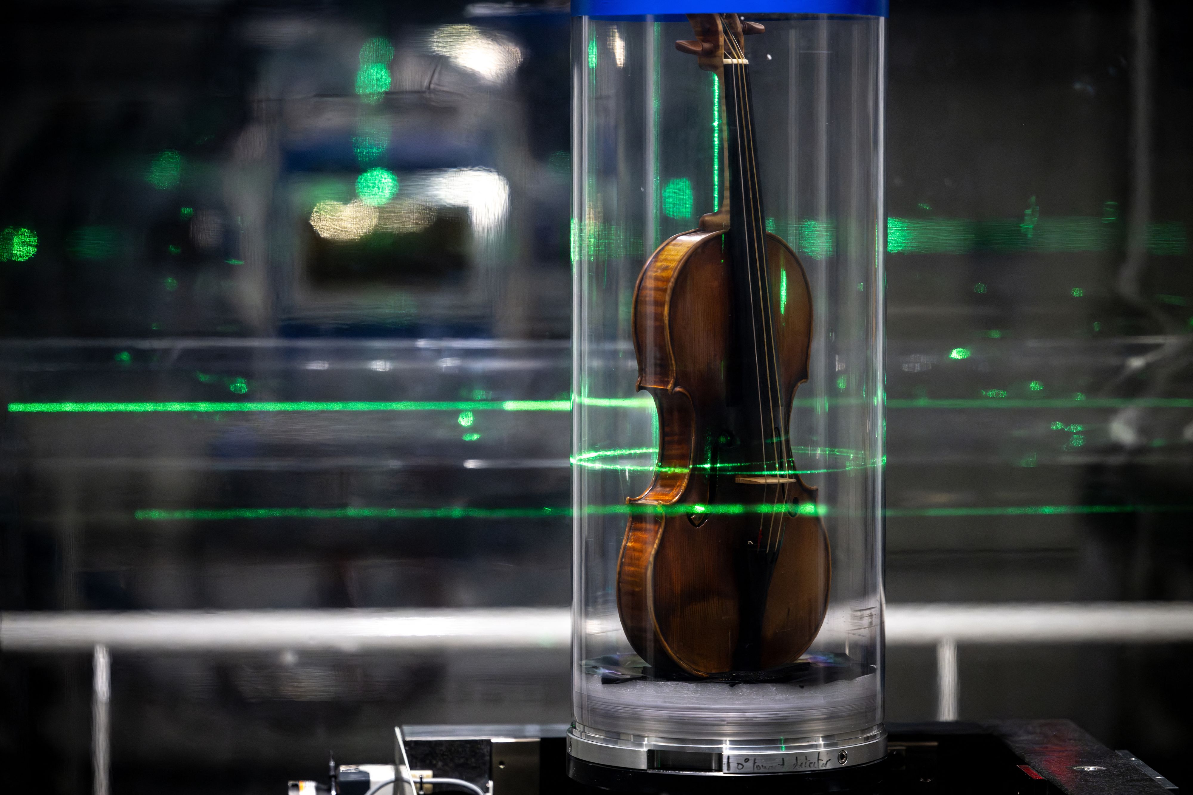 Le plus célèbre violon de Paganini révèle ses secrets aux rayons X en France