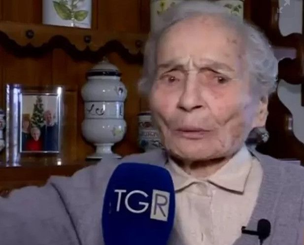 À 103 ans, elle roule de nuit sans permis
