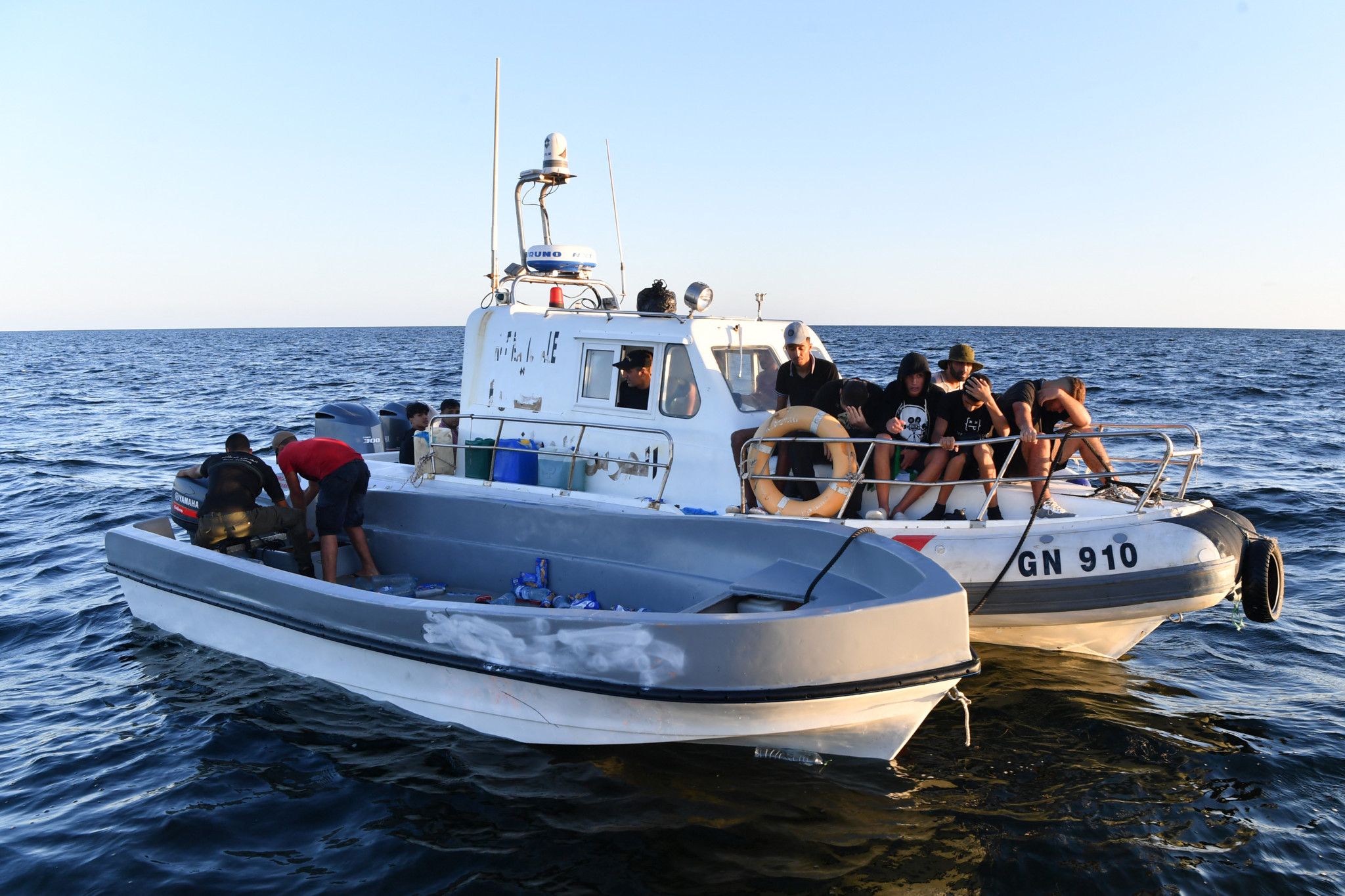 Trente-quatre migrants disparus, deux morts au large