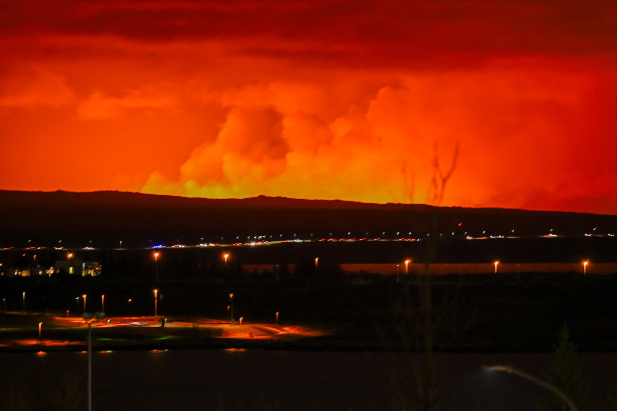 Le volcan sur la péninsule de Reykjanes entre encore en éruption