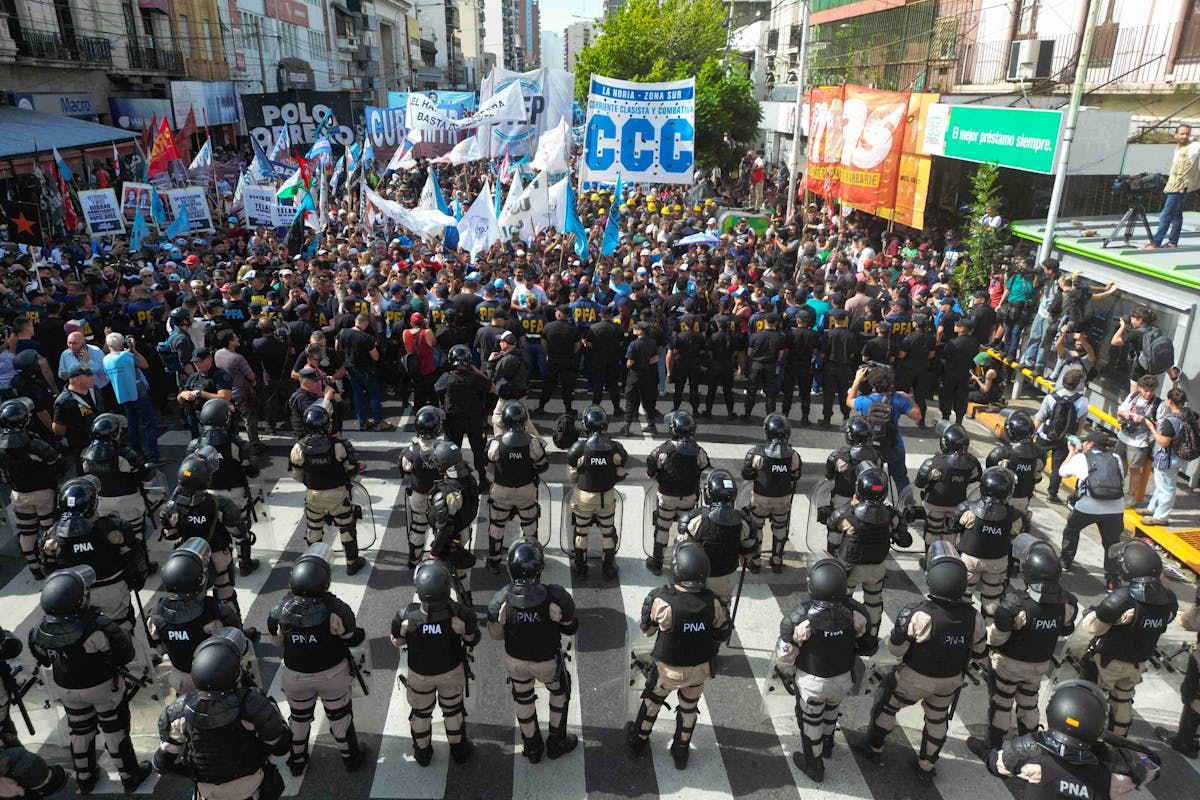 Lundi, les manifestants ont été stoppés à plusieurs endroits de Buenos Aires par les forces de l'ordre. Des heurts se sont produits.