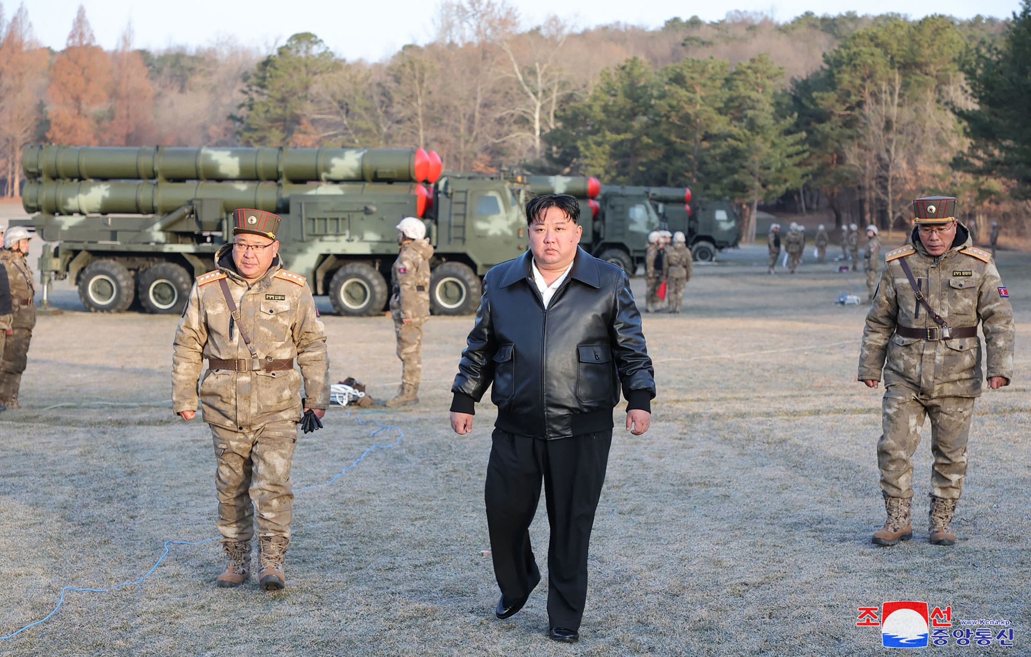 Kim supervise des tirs d'artillerie pendant la visite de Blinken à Séoul