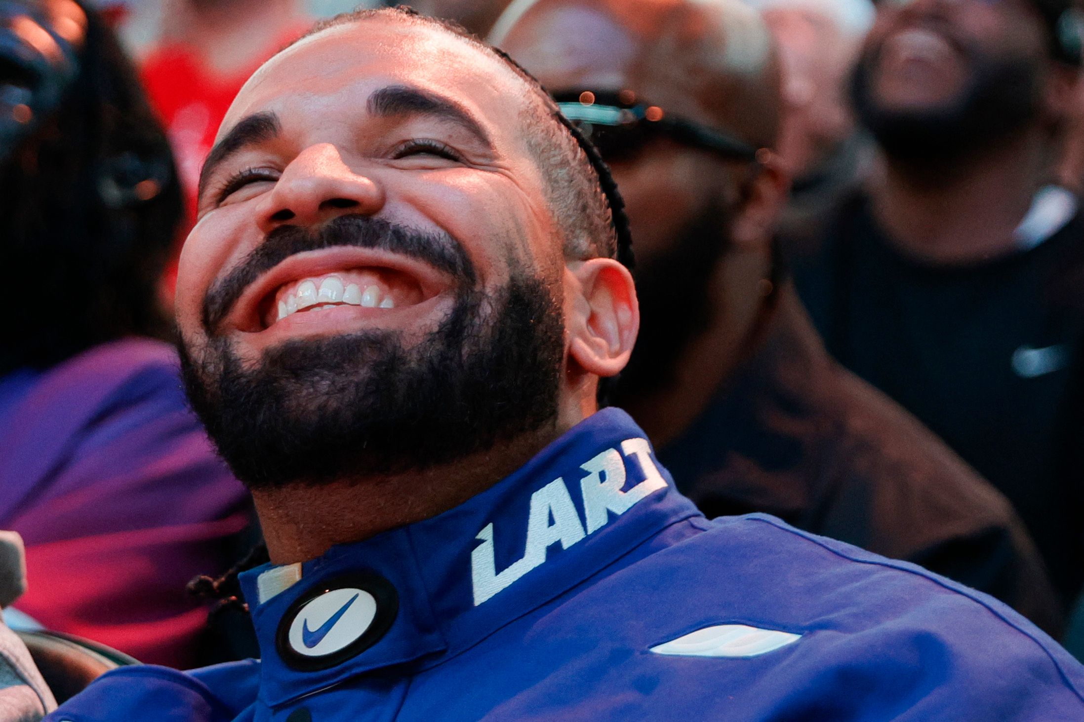 Drake offre 25'000 dollars à une fan enceinte