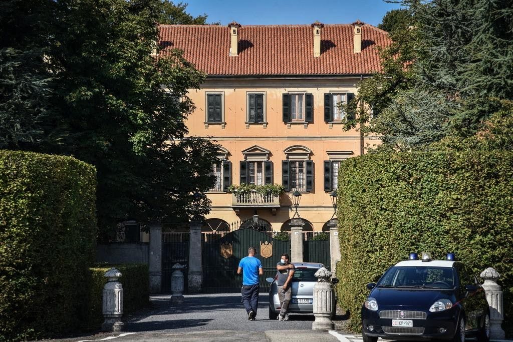 La proprietà più famosa di Berlusconi è Villa San Martino vicino a Milano.