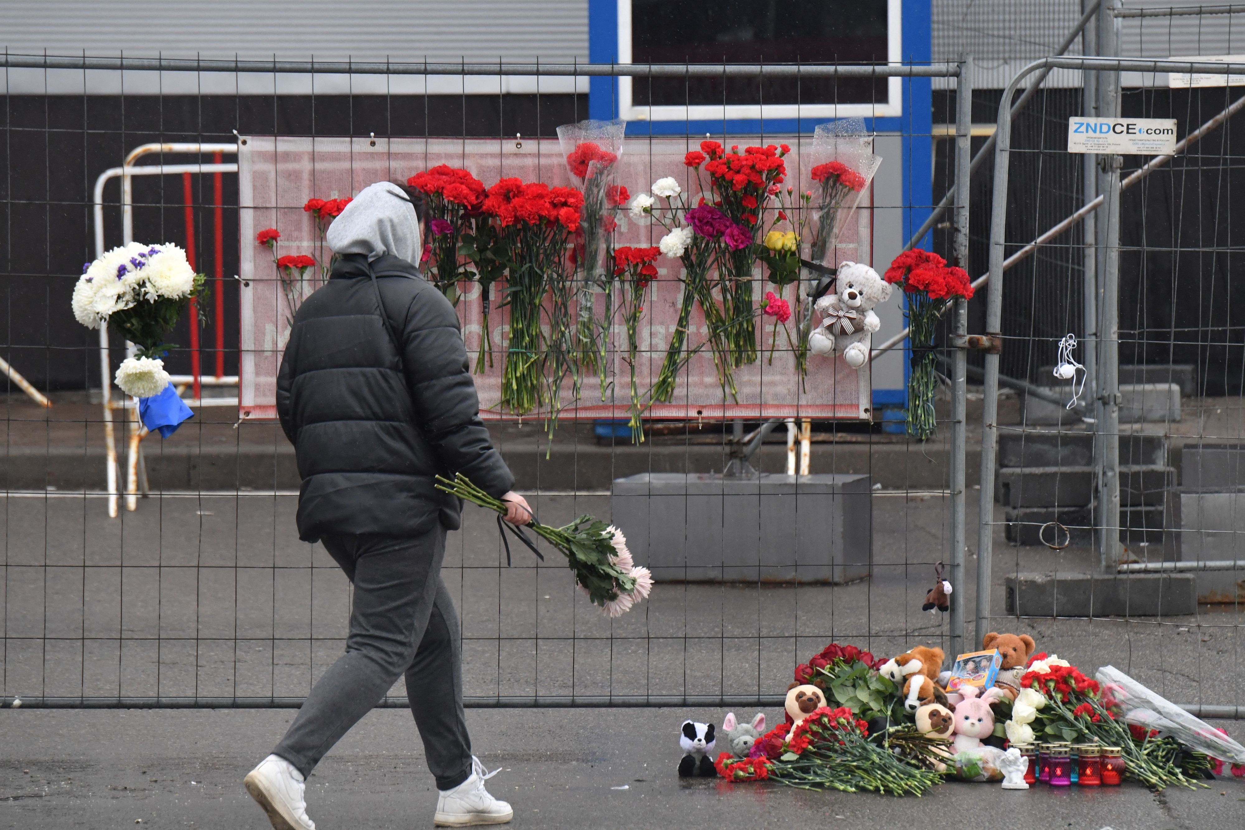 Le bilan de l'attentat près de Moscou monte à 143 morts