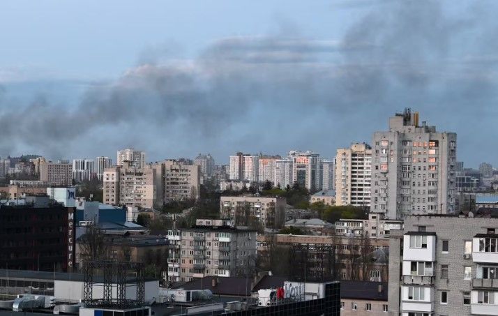 Plusieurs explosions entendues à Kiev