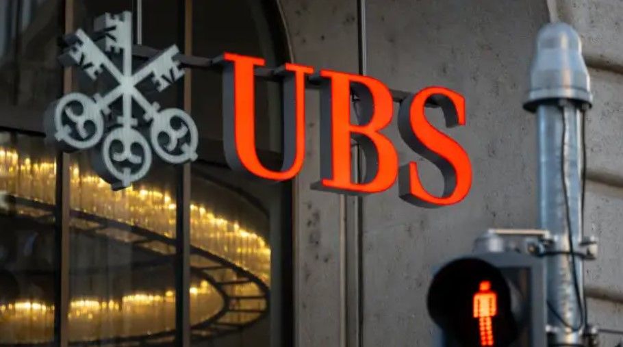 UBS revoit son bénéfice 2023 à la baisse après des ajustements sur Credit Suisse