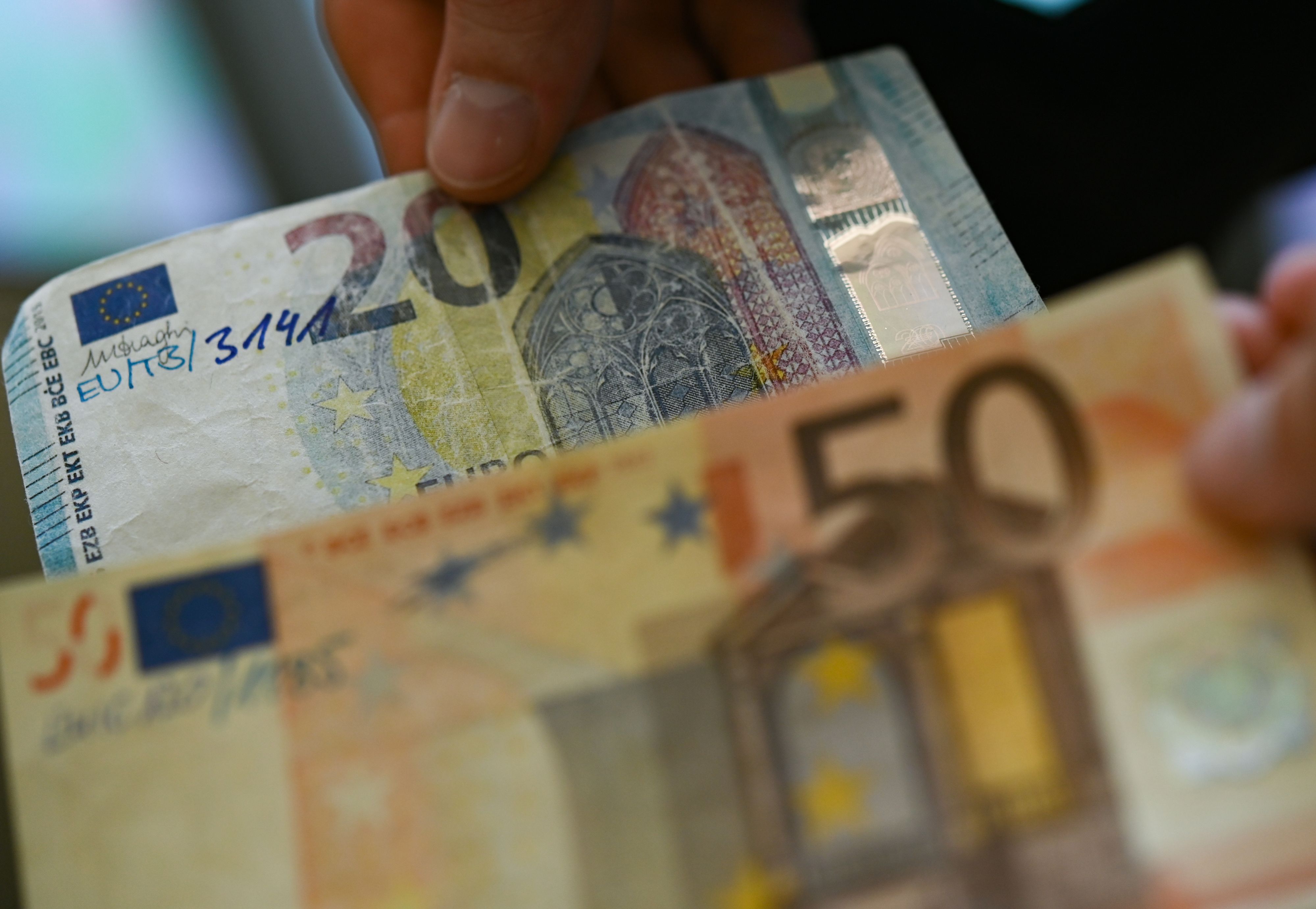 Im Nachtlokal flog er auf: Schweizer zahlte tagelang mit Falschgeld
