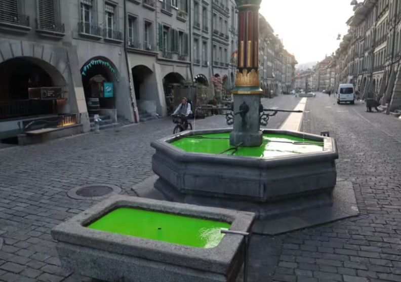 Les fontaines de Berne ont été teintes en vert
