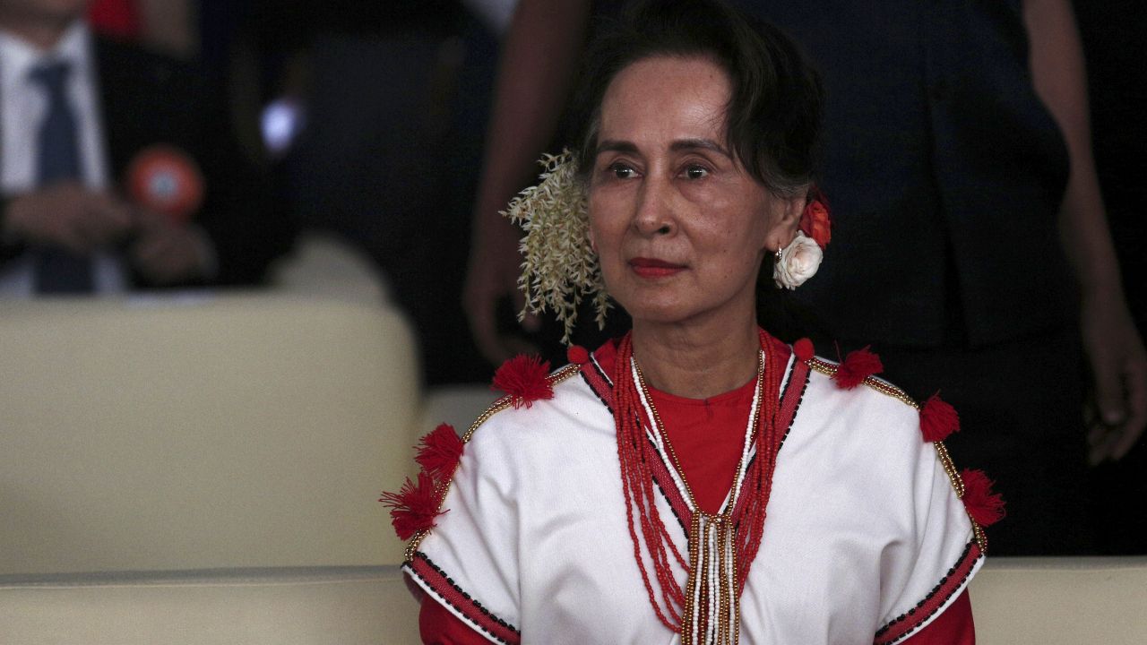 Aung San Suu Kyi transférée de sa cellule à une résidence surveillée