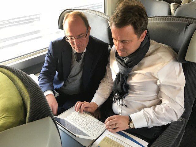 En règle générale, les membres du gouvernement (ici Xavier Bettel dans un train pour Paris) voyagent par les moyens de transport les plus efficaces, a précisé Luc Frieden.