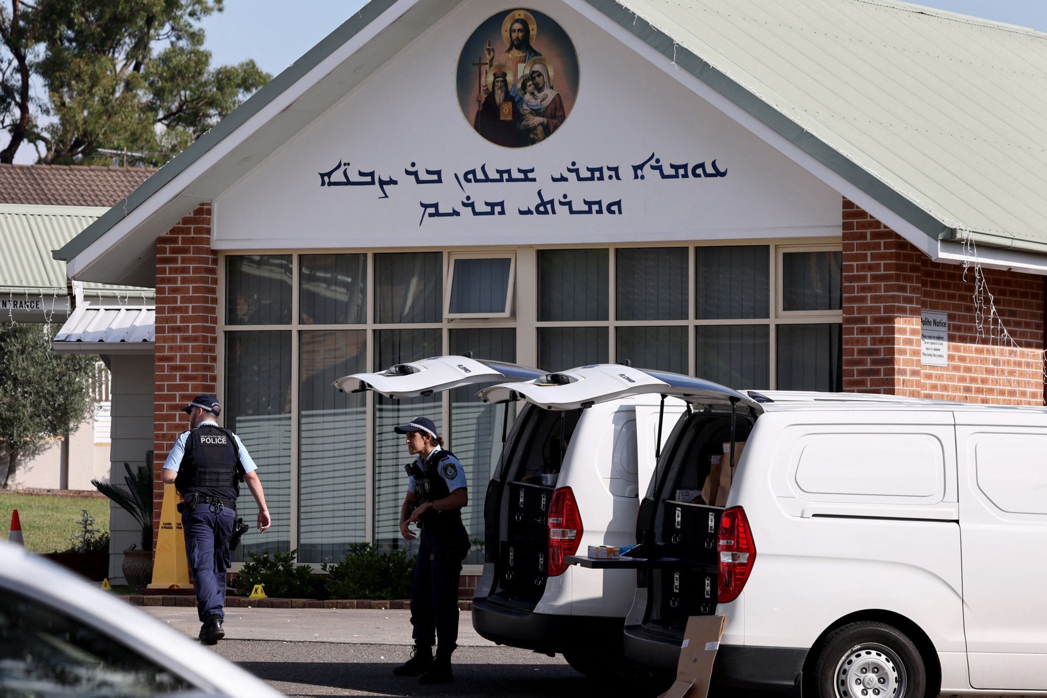 L'assaillant d'une église de Sydney inculpé pour terrorisme